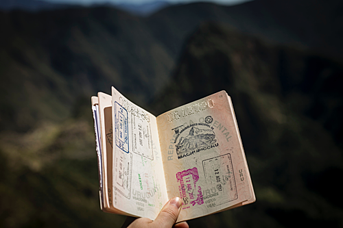 Du khách nên chuẩn bị đầy đủ hồ sơ trước chuyến đi một tháng. Ảnh: Unsplash.
